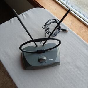 RCA ANT121R Universal Indoor Antenna FM and HDTV coaxial cable connection